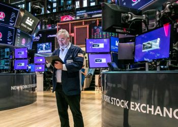 S&P 500 closes above 5,000 for first time ever, notches fifth straight winning week