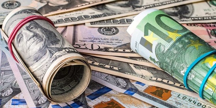 Dollar Peaks at 104.42, Up 3%: Rate Cut Odds Fall to 15%