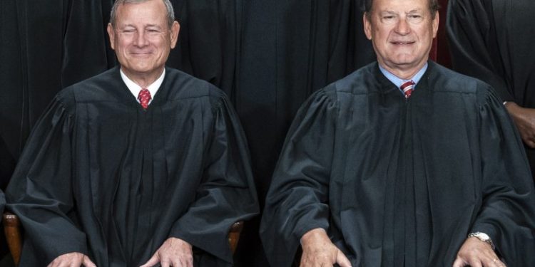 Democrats press Chief Justice Roberts to address ethics at Supreme Court