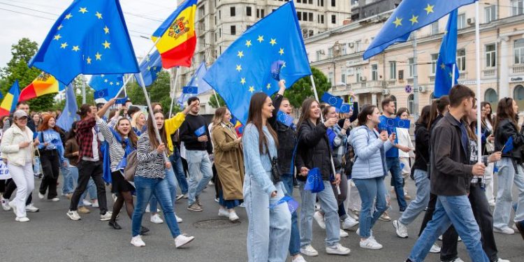 Moldova faces a tug of war between Russia and the West in two crucial votes