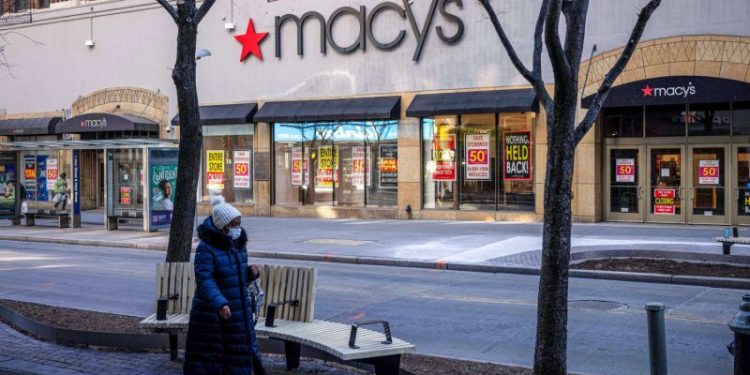 Macy’s turnaround hinges on revamping some stores and closing others. It appears to be working.